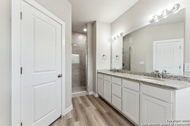 Listing photo id 28 for 21419-21503 Sir Walter Ln