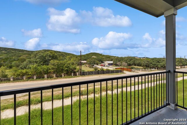 Listing photo id 30 for 21419-21503 Sir Walter Ln