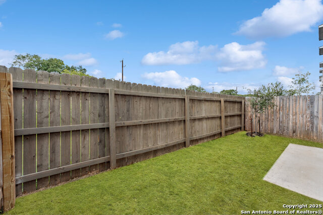 Listing photo id 31 for 21419-21503 Sir Walter Ln