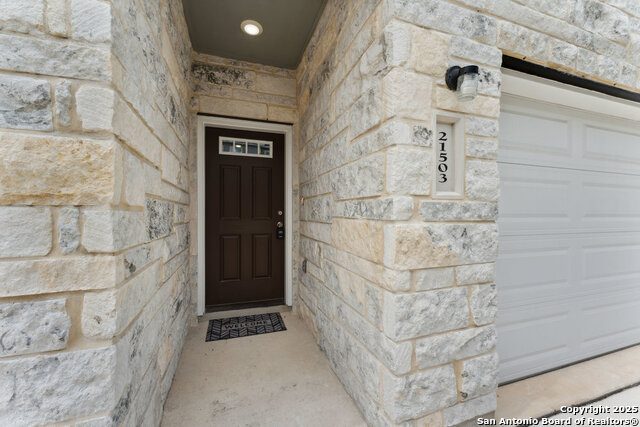 Listing photo id 33 for 21419-21503 Sir Walter Ln