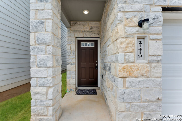 Listing photo id 3 for 21419-21503 Sir Walter Ln