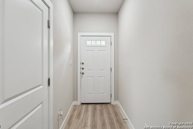 Listing photo id 4 for 21419-21503 Sir Walter Ln