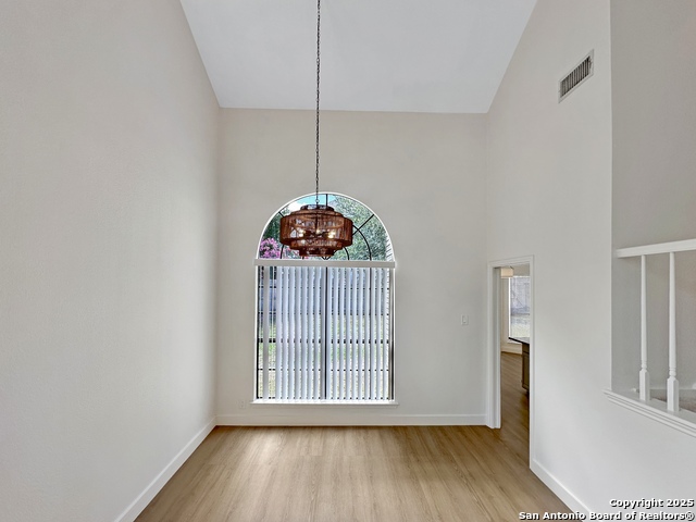 Image 5 of 45 For 710 Stoneway