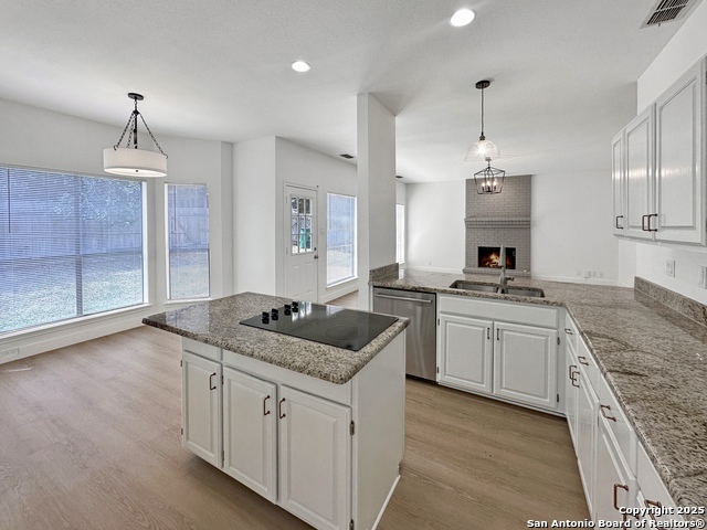 Image 6 of 45 For 710 Stoneway