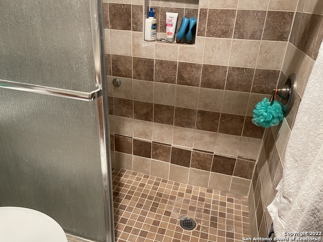 Image 14 of 16 For 6532 Ambling St W