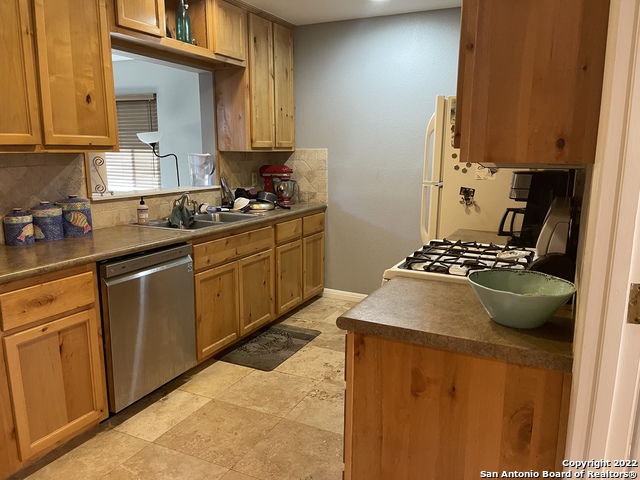 Image 5 of 16 For 6532 Ambling St W