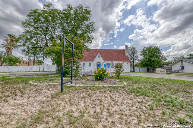 Details for 1007 Getty St N, Uvalde, TX 78801