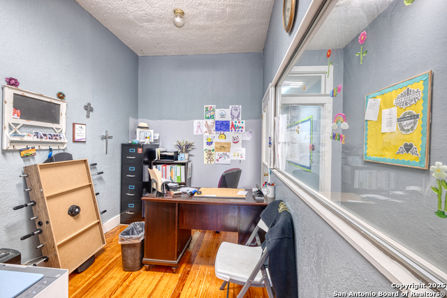 Listing photo id 8 for 1007 Getty St N