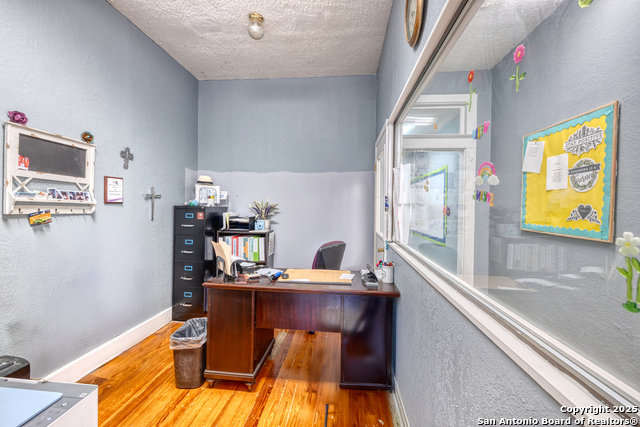 Listing photo id 9 for 1007 Getty St N