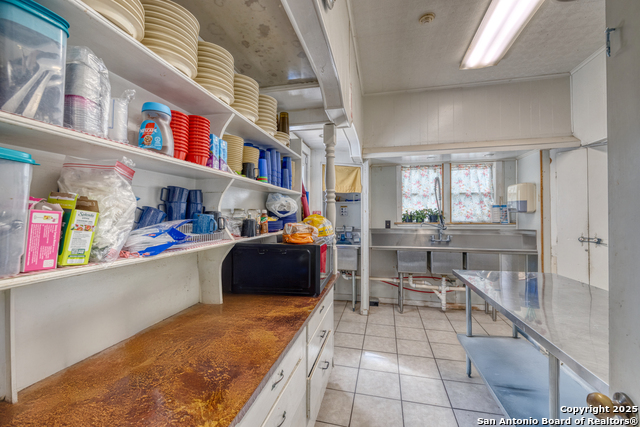 Listing photo id 14 for 1007 Getty St N