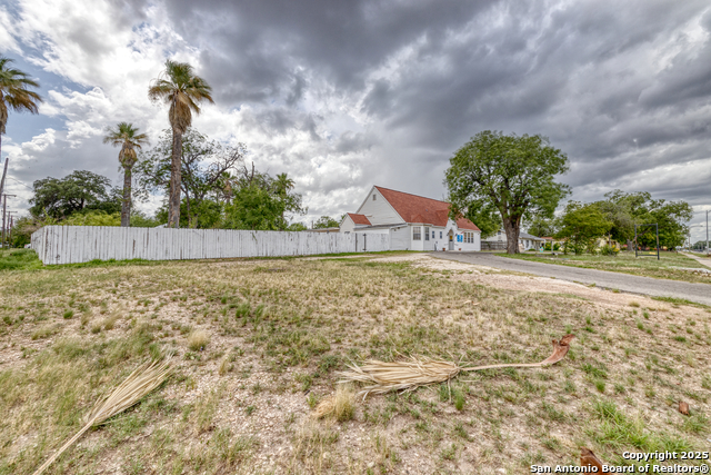 Listing photo id 1 for 1007 Getty St N