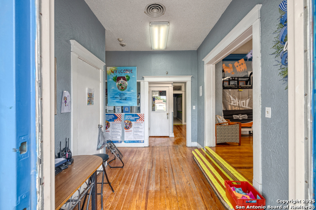 Listing photo id 3 for 1007 Getty St N
