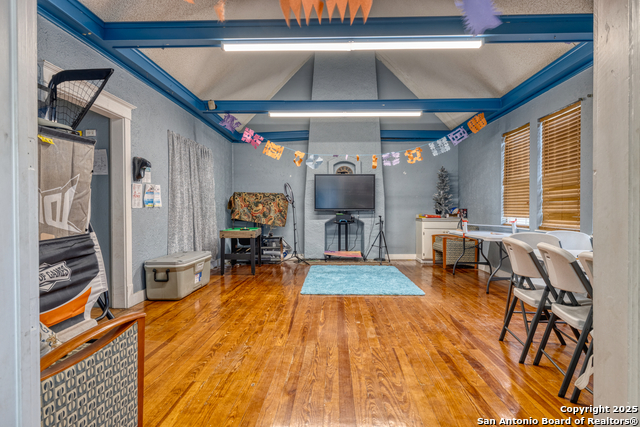 Listing photo id 4 for 1007 Getty St N