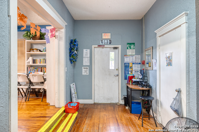 Listing photo id 5 for 1007 Getty St N