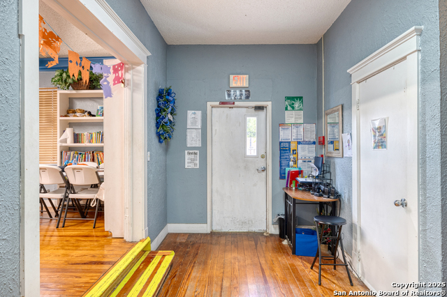 Listing photo id 6 for 1007 Getty St N