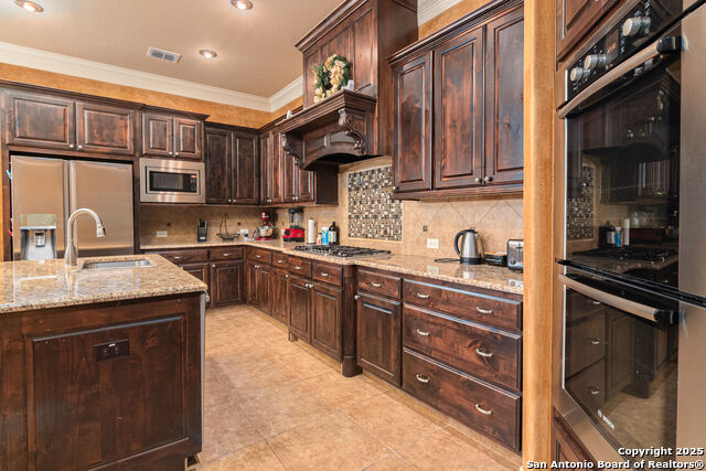 Listing photo id 9 for 403 Rio Springs
