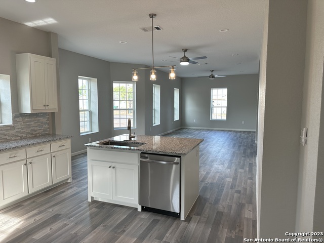 Image 12 of 14 For 603 Bond St N