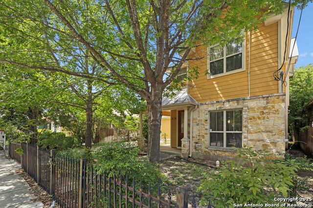 Image 4 of 42 For 214 Vance St