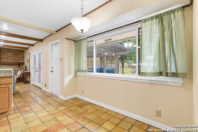 Listing photo id 10 for 10410 Sunflower Ln