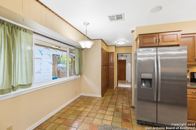 Listing photo id 11 for 10410 Sunflower Ln