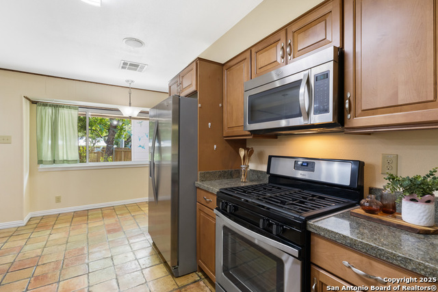 Listing photo id 7 for 10410 Sunflower Ln