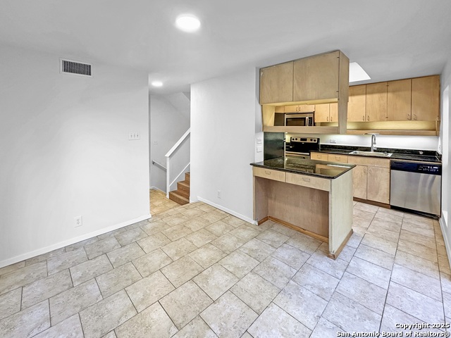 Image 12 of 32 For 8642 Fredericksburg  705-g
