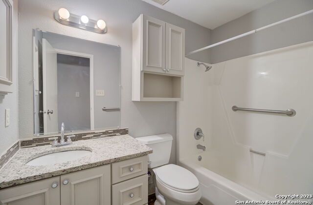 Image 16 of 25 For 13614 Larkbrook St