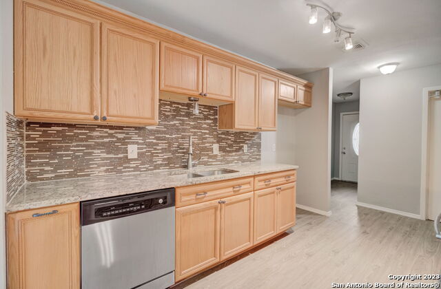 Image 4 of 25 For 13614 Larkbrook St