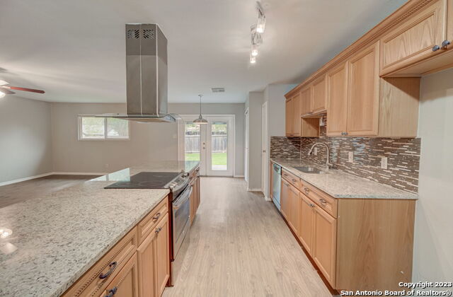 Image 5 of 25 For 13614 Larkbrook St