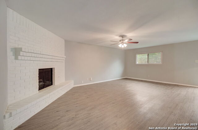 Image 9 of 25 For 13614 Larkbrook St