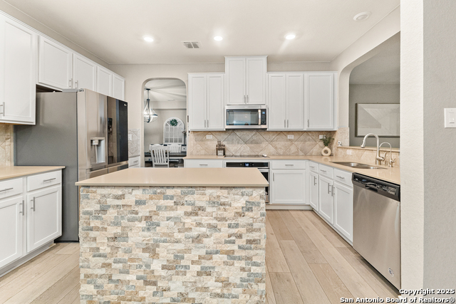Image 19 of 42 For 244 Landmark Way