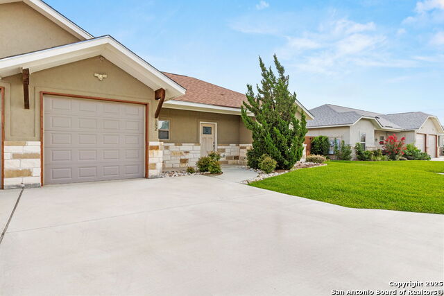 Image 16 of 16 For 152 Navarro  3b