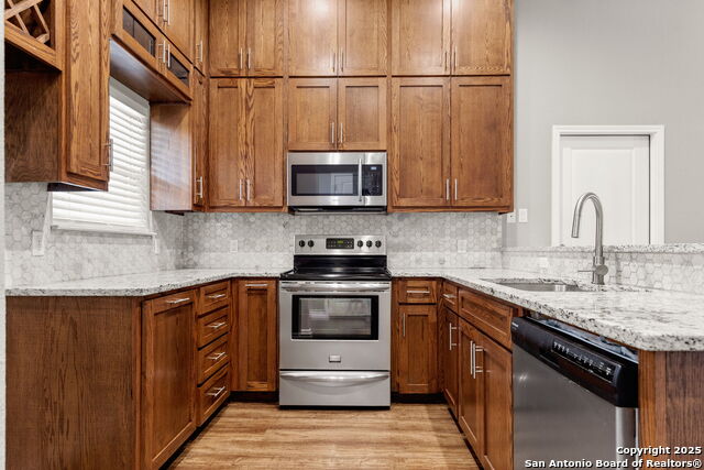 Image 3 of 16 For 152 Navarro  3b