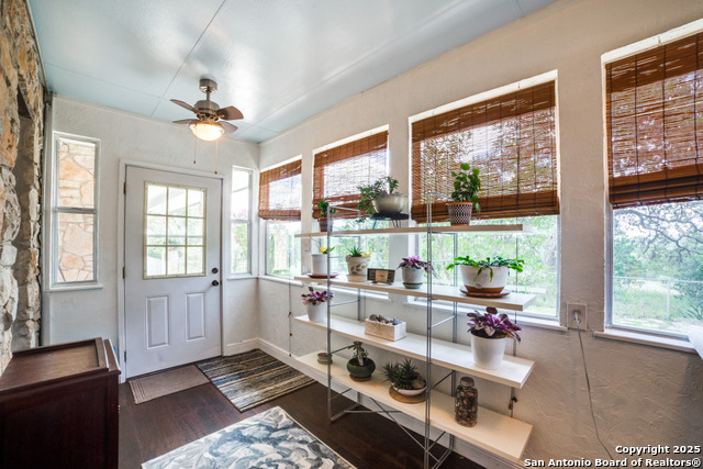 Listing photo id 9 for 20892 Bluehill Pass