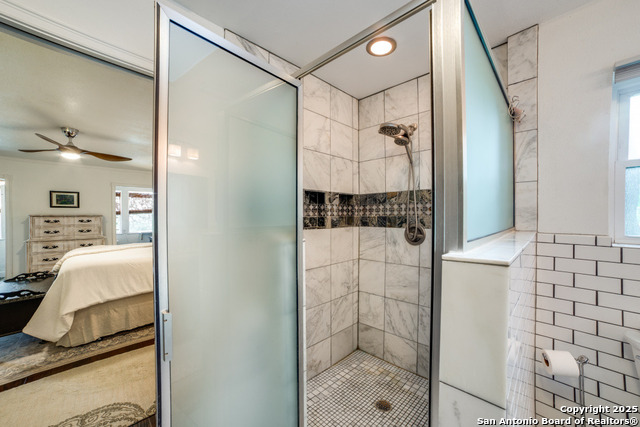 Listing photo id 14 for 20892 Bluehill Pass