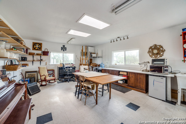 Listing photo id 16 for 20892 Bluehill Pass