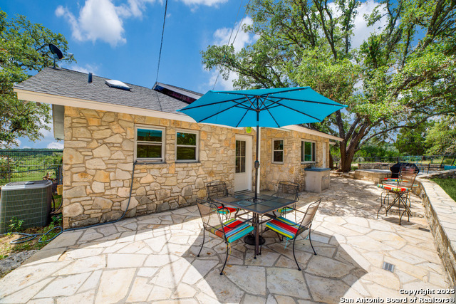Listing photo id 19 for 20892 Bluehill Pass