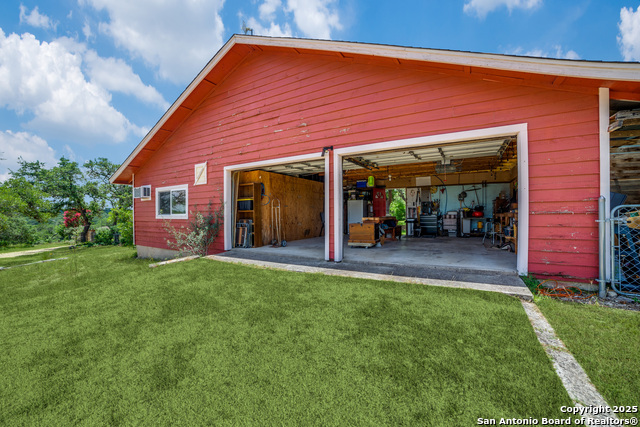 Listing photo id 22 for 20892 Bluehill Pass