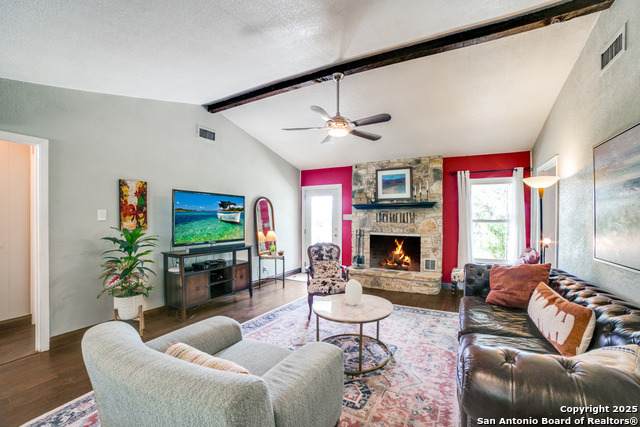 Listing photo id 1 for 20892 Bluehill Pass