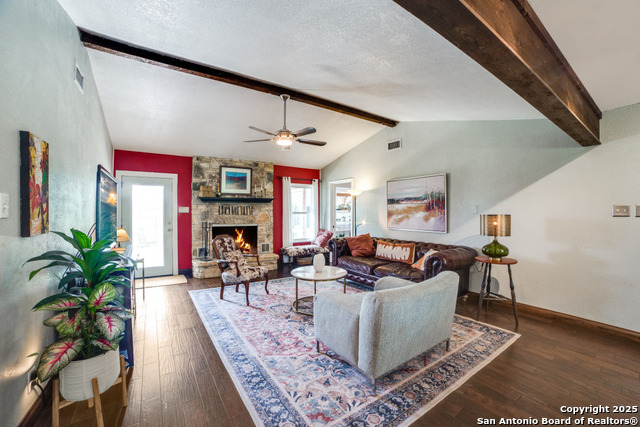 Listing photo id 2 for 20892 Bluehill Pass