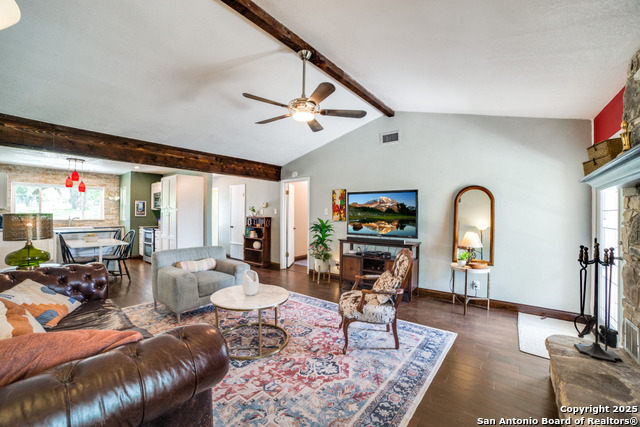 Listing photo id 3 for 20892 Bluehill Pass