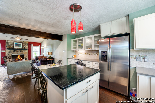 Listing photo id 5 for 20892 Bluehill Pass