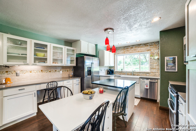 Listing photo id 6 for 20892 Bluehill Pass