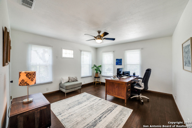 Listing photo id 7 for 20892 Bluehill Pass