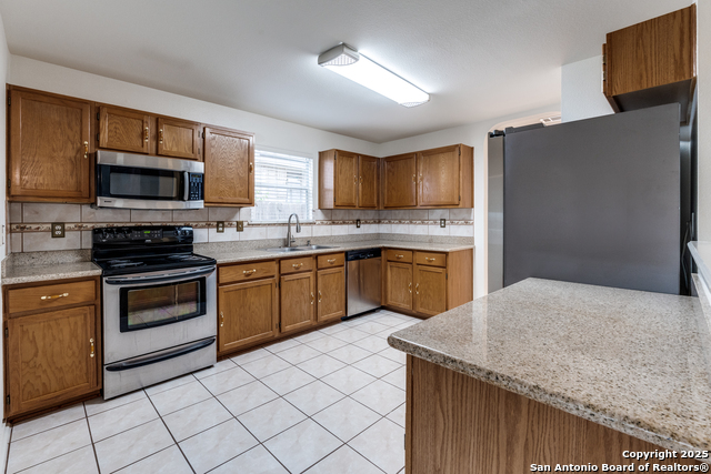 Image 3 of 12 For 5007 Crestwood Hill