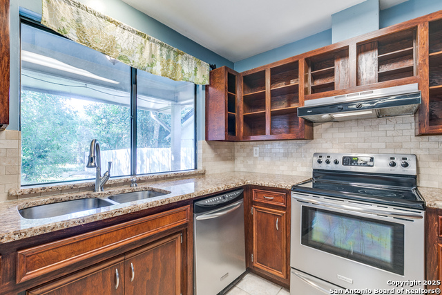 Image 10 of 25 For 15510 Creekside