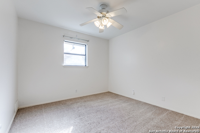 Image 18 of 25 For 15510 Creekside