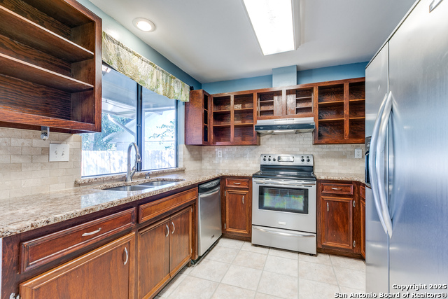 Image 9 of 25 For 15510 Creekside