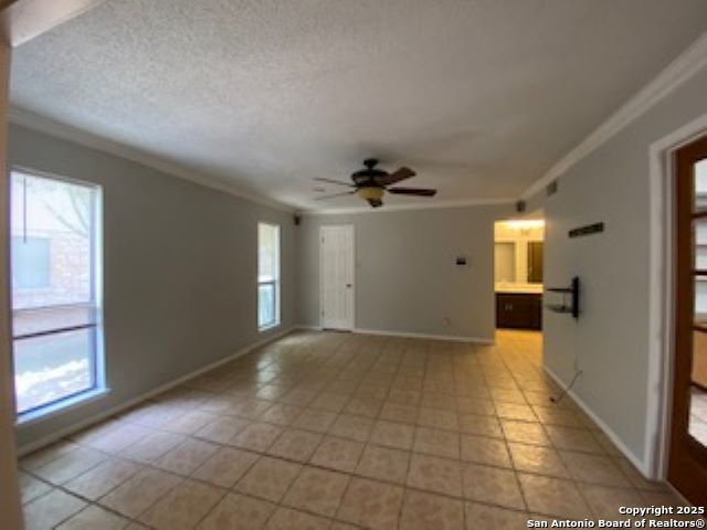 Listing photo id 10 for 9307 Woodheather St
