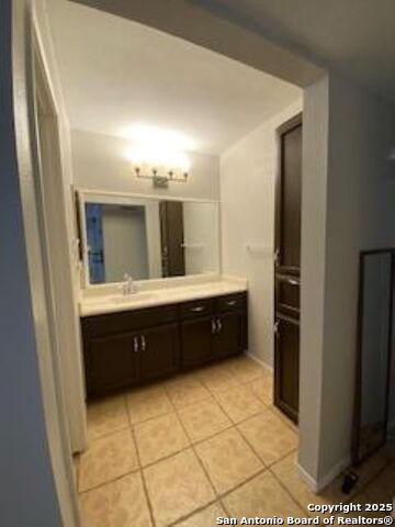 Listing photo id 11 for 9307 Woodheather St